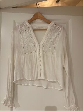 Zara White Embroidered V-Neck Button Blouse